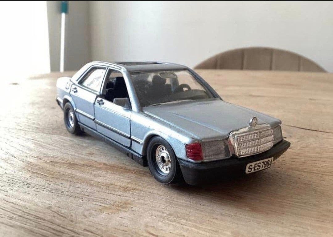 Corgi Mercedes-Benz 190E 1:36 met open deuren en schuifdak, Ophalen of Verzenden, Gebruikt, Auto, Corgi