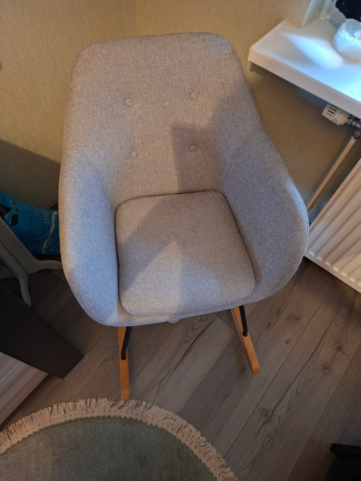 Comfortabele grijze schommelstoel, Ophalen, Hout, Gebruikt, 75 tot 100 cm