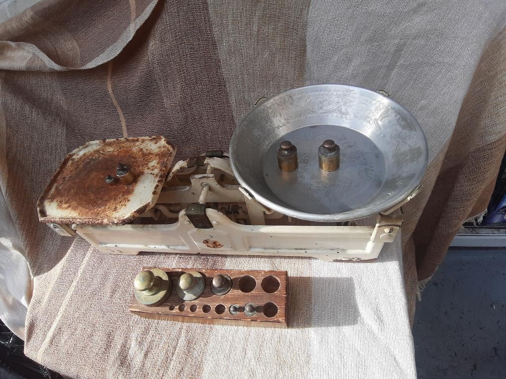 Antieke weegschaal V.I.W uit 1956, 10 kg., Witgoed en Apparatuur, Weegschalen, Ophalen, Gebruikt, Winkelweegschaal, 100 kg of meer