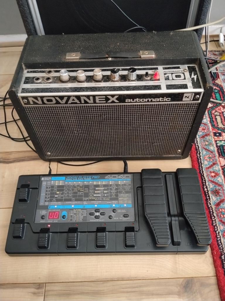 Novanex 10 Versterker en Zoom 4040 Multi-effect Pedaal, Muziek en Instrumenten, Effecten, Ophalen of Verzenden