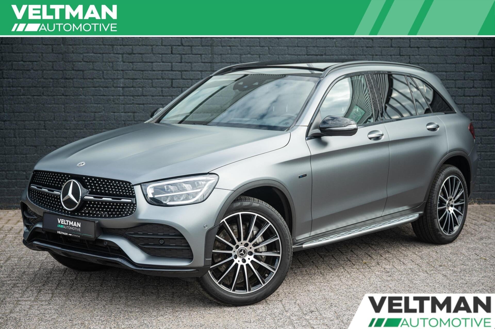 Mercedes GLC-klasse 300e 4MATIC AMG LINE PANO BURMESTER MEMO, Auto's, Automaat, Dealer onderhouden, Gebruikt, 4 cilinders
