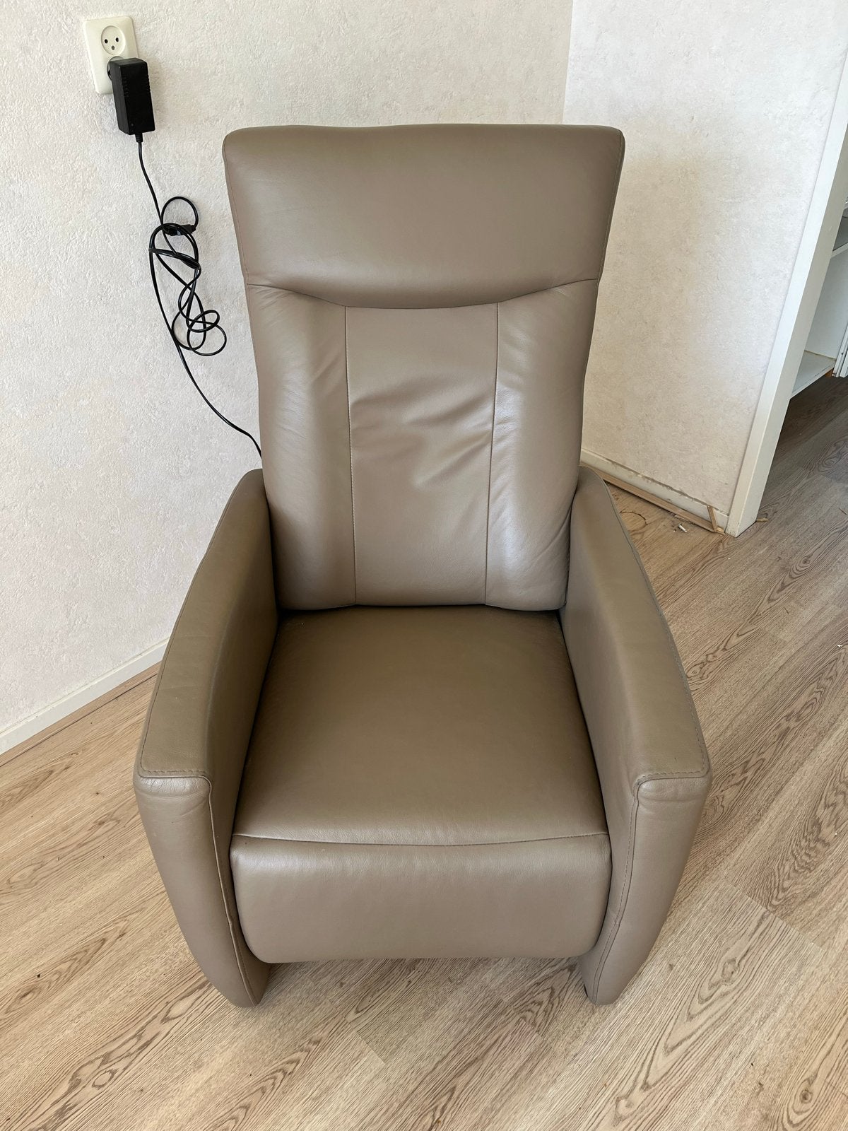 Comfortabele Sta op stoel Limoss - Beige Leer, Ophalen, Leer, Zo goed als nieuw, 75 tot 100 cm