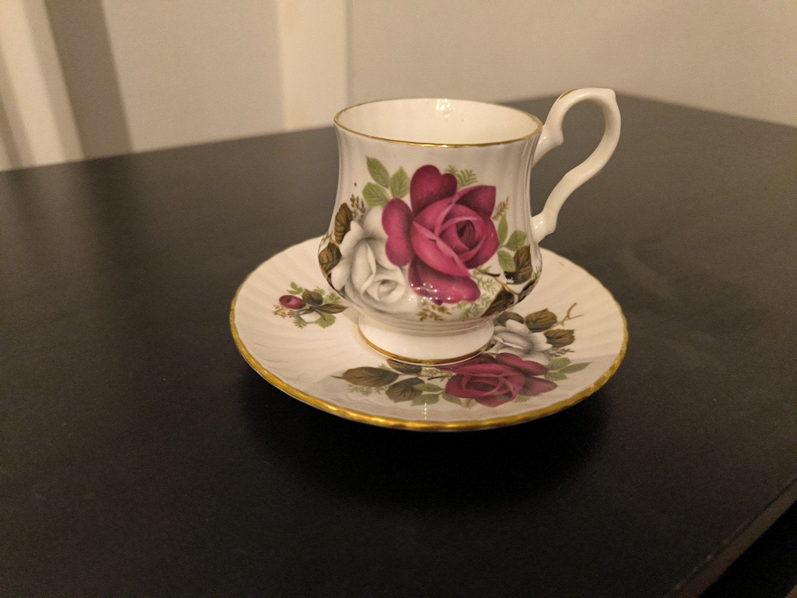 Royal Windsor Fine Bone China kop en schotel rozen, Ophalen of Verzenden