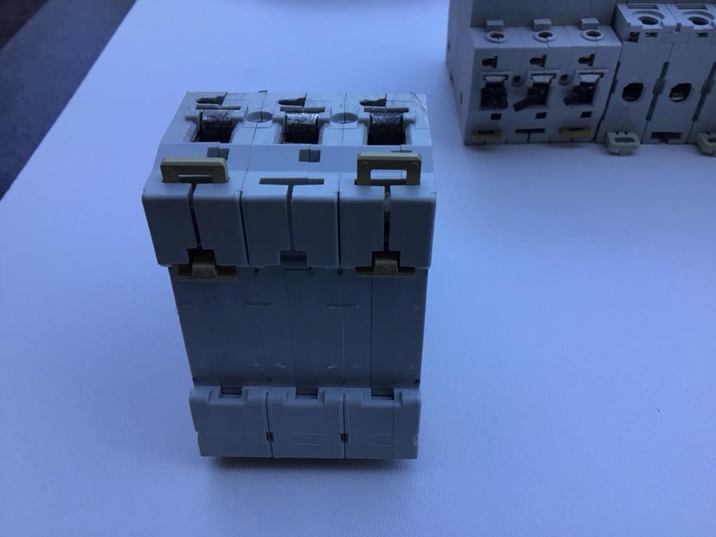 Merlin Gerin 3-polige automaten C32A, C32N, C60N C20, Doe-het-zelf en Verbouw, Ophalen of Verzenden, Gebruikt, Stekker