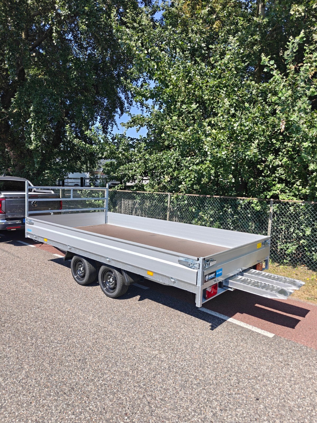 Demo Hapert plateau aanhanger 2700KG 4x2, Auto diversen, Aanhangers en Bagagewagens, Ophalen of Verzenden, Zo goed als nieuw