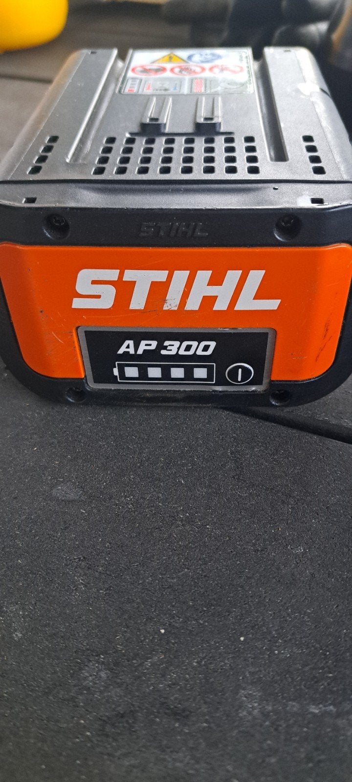 Stihl AP 300 accu  met storing
heeft een storing in de prin, Ophalen of Verzenden