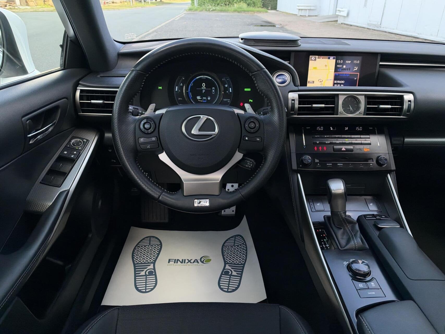 Lexus IS 300h F Sport Edition - UNIEK/NAVI/CAMERA/LEER/NAP, Auto's, Euro 5, Achterwielaandrijving, Gebruikt, Wit