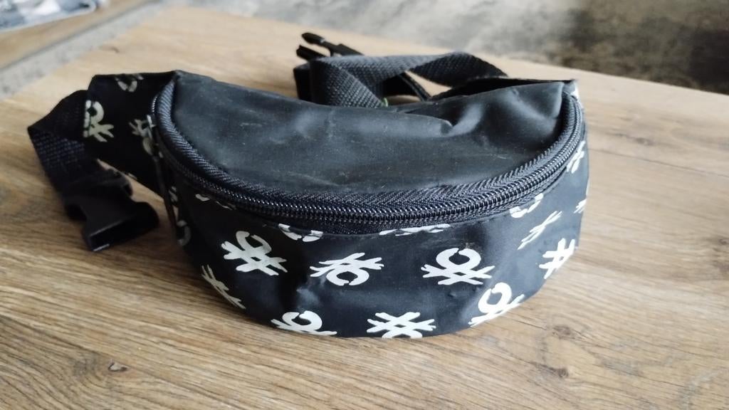 vintage Benetton heuptasje, jaren
80, Zwart, Minder dan 40 cm, Minder dan 35 cm, Zo goed als nieuw