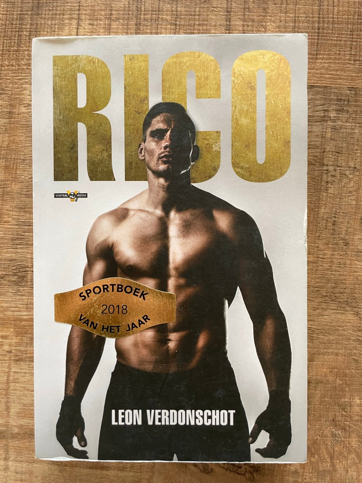 RICO - Het onthulde levensverhaal van wereldkampioen, Boeken, Ophalen of Verzenden, Gelezen, Vechtsport