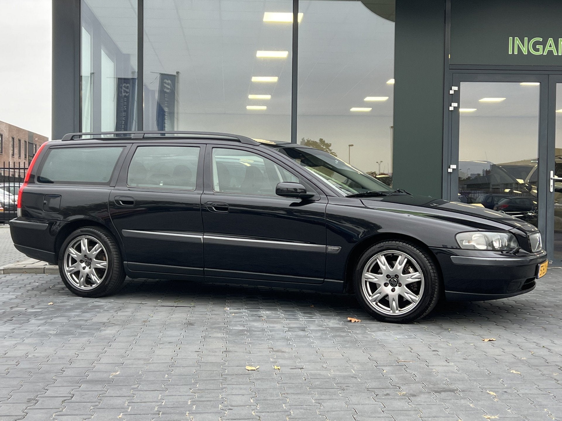 Volvo V70 2.4 D5 GEARTRONIC EDITION II AUTOMAAT LEDER, Auto's, Xenon verlichting, Zwart, Diesel, 2401 cc