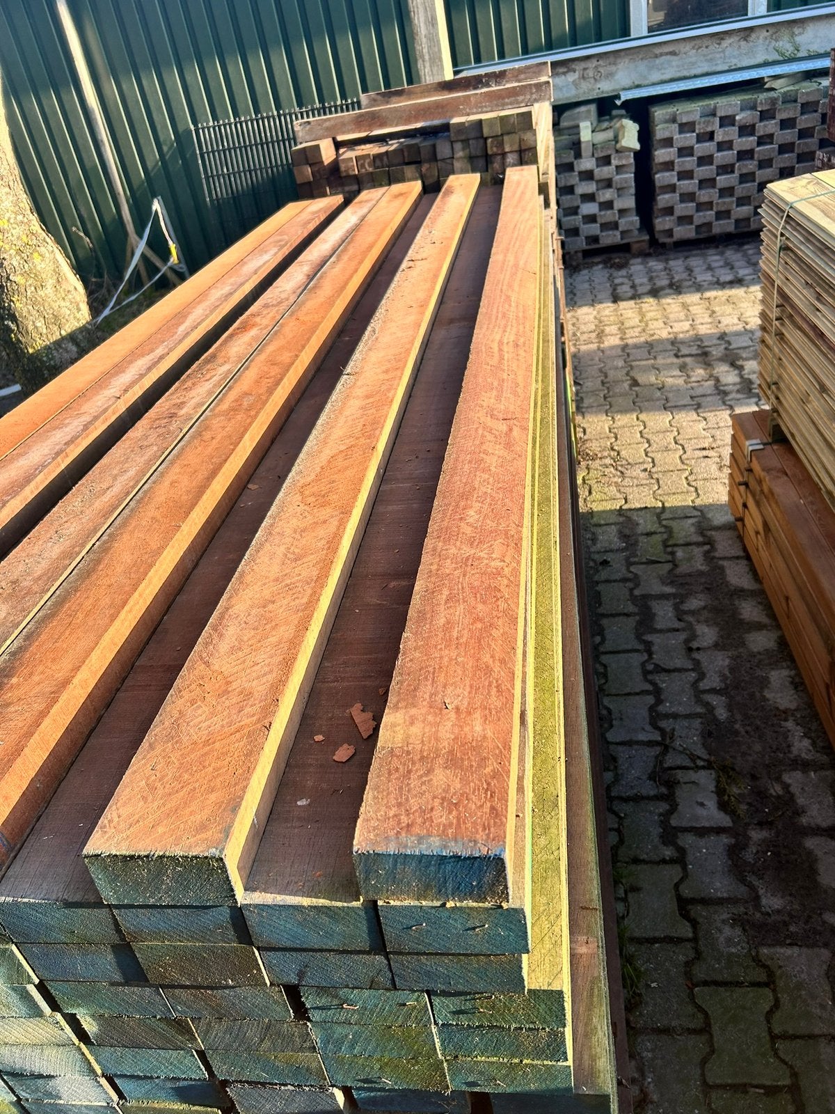 Azobe balken 50x100 mm regels, Nieuw, Ophalen of Verzenden, Hardhout, 250 cm of meer