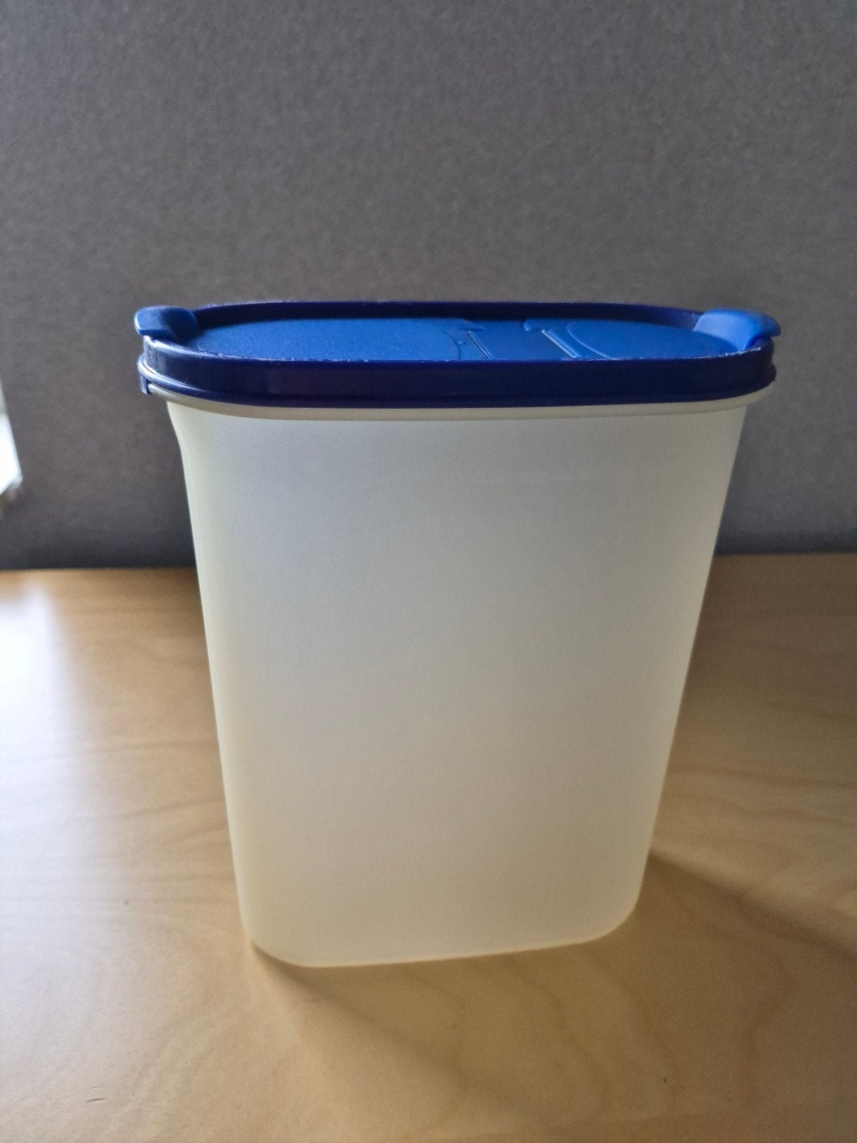 Tupperware Ruimtespaarder 2.3 liter - Blauw deksel, Ophalen of Verzenden, Gebruikt, Blauw, Bus of Trommel
