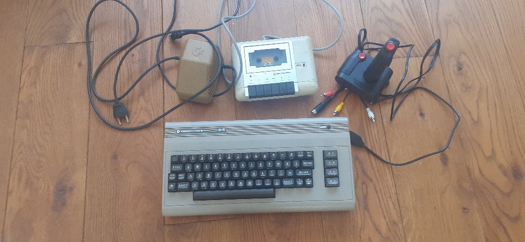 C64 complete set. Datasette, Power supply, joystick, kabel, Ophalen of Verzenden, Commodore C 64