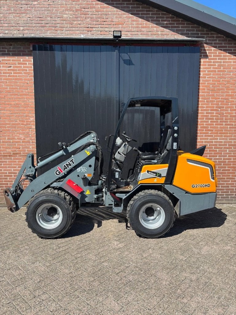 Giant G2700HD, Ophalen, Wiellader of Shovel