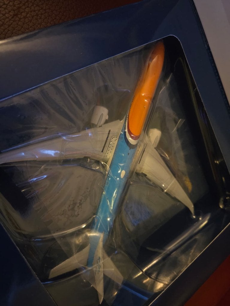 boeing 777-300er   orange pride klm   flaps down, 1:200 of kleiner, Nieuw, Vliegtuig, Ophalen