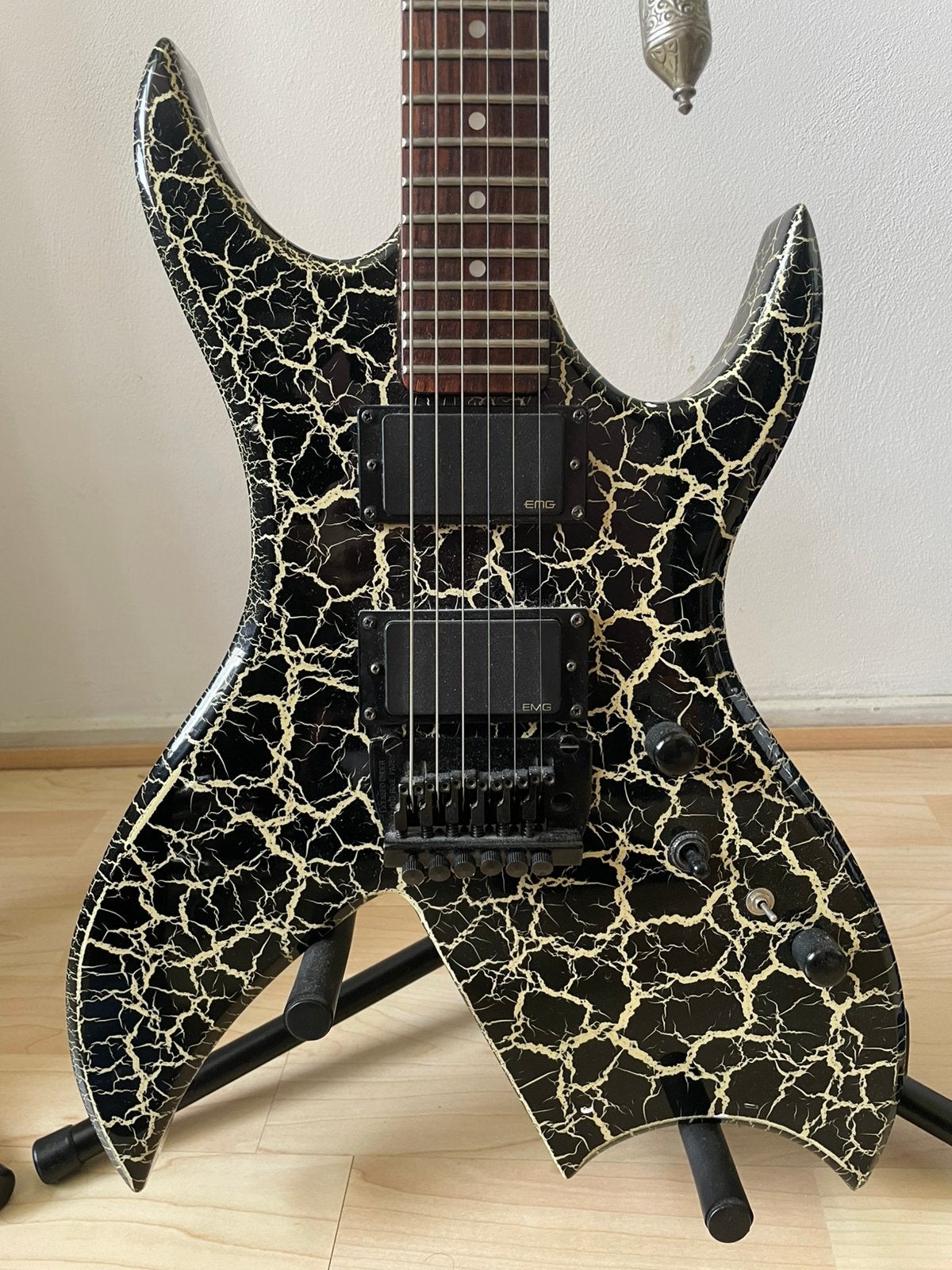 BC Rich Bich - Crackle EMG