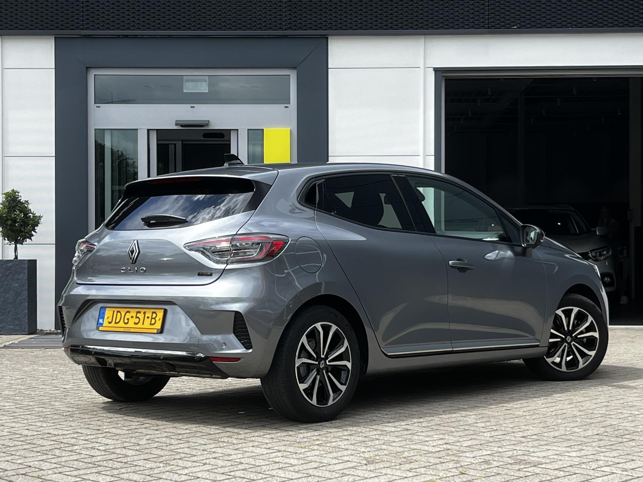 Renault Clio 1.6 E-Tech Full Hybrid 145 techno | Achteruitri, Auto's, Renault, Gebruikt, Met garantie (alle), Leder en Stof, Origineel Nederlands