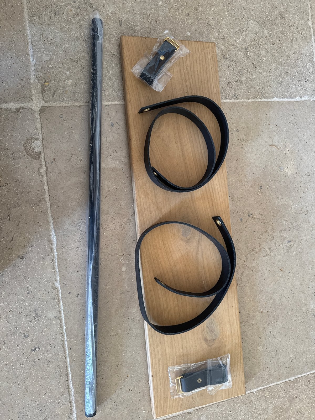Nieuwe wandplank met stang en leren banden 70/19 cm, Ophalen of Verzenden, Nieuw