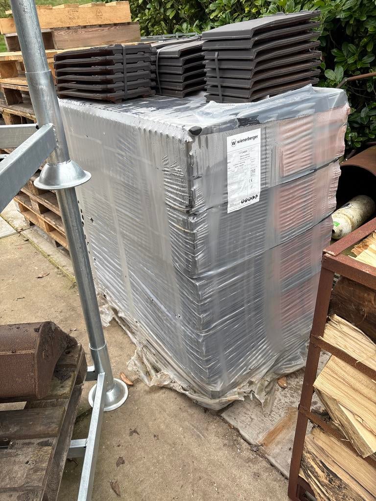 300 nieuwe Wienerberger Datura leikleur matte dakpannen, Doe-het-zelf en Verbouw, Dakpannen en Dakbedekking, Ophalen, Steen of Klei