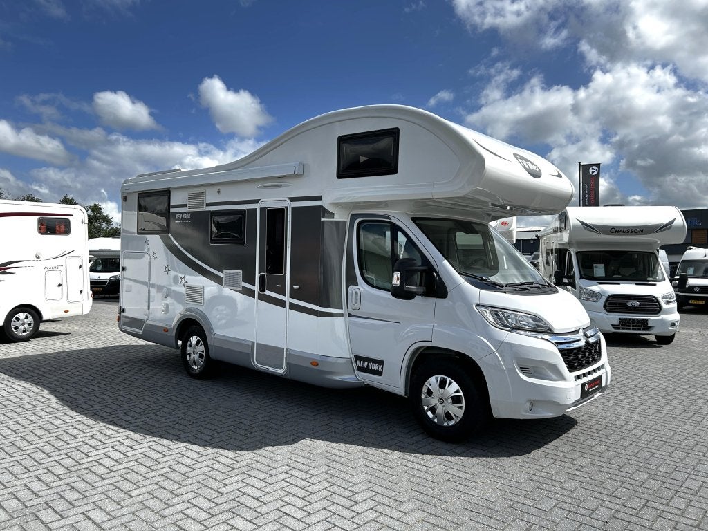 Miller New York Alkoof/Enkele-bedden/2022/Euro-6/Airco/6.8M!, Caravans en Kamperen, Overige merken, Alkoof, 6 tot 7 meter, Bedrijf