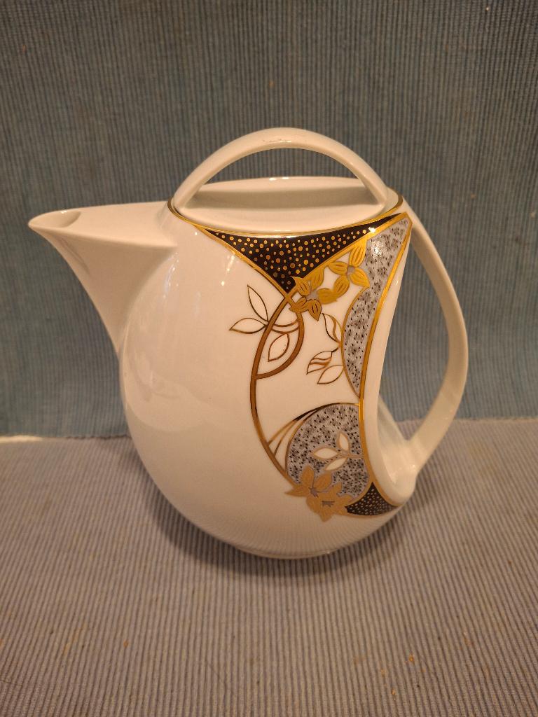 Thun Karlovarsky Czechoslovakia - mooie porseleinen theepot, Antiek en Kunst, Antiek | Servies los, Ophalen of Verzenden