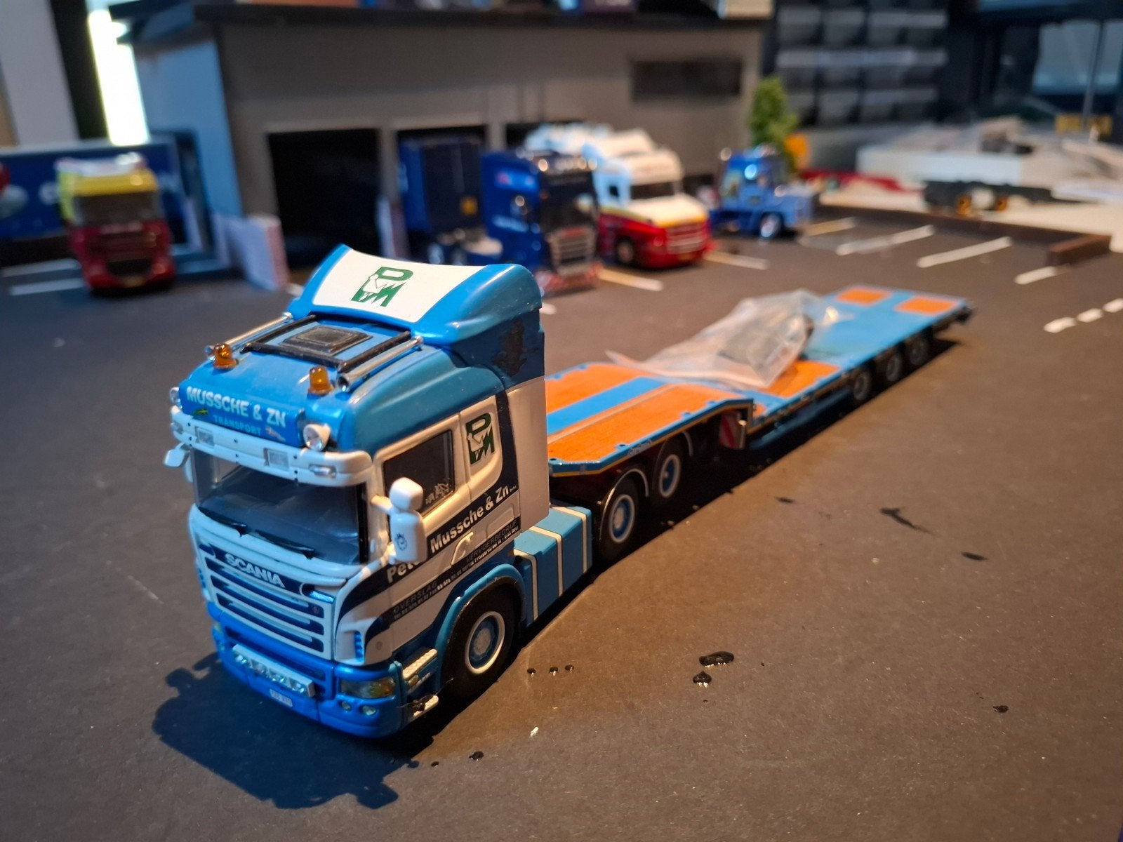 Scania peter mussche & zn, Hobby en Vrije tijd, Modelauto's | 1:50, Ophalen of Verzenden, Zo goed als nieuw, Bus of Vrachtwagen