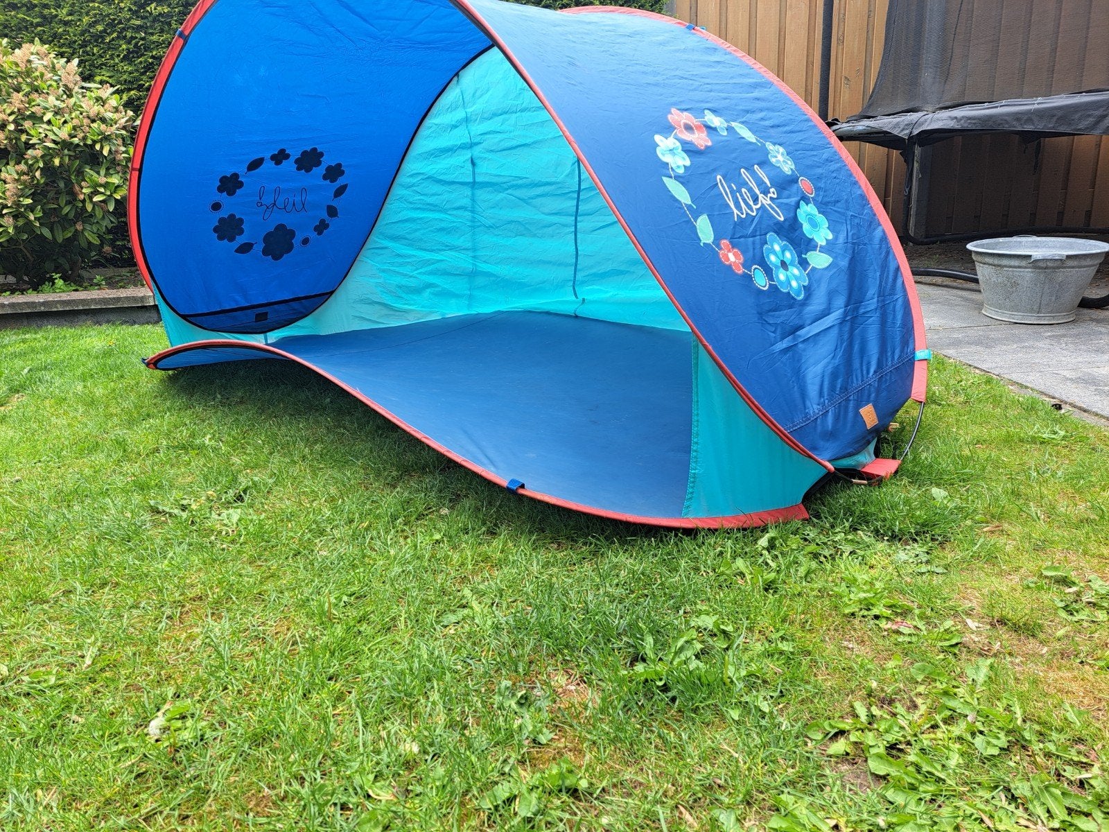 Lief! strandtent / strandschelp, Ophalen, Zo goed als nieuw, Tot en met 2