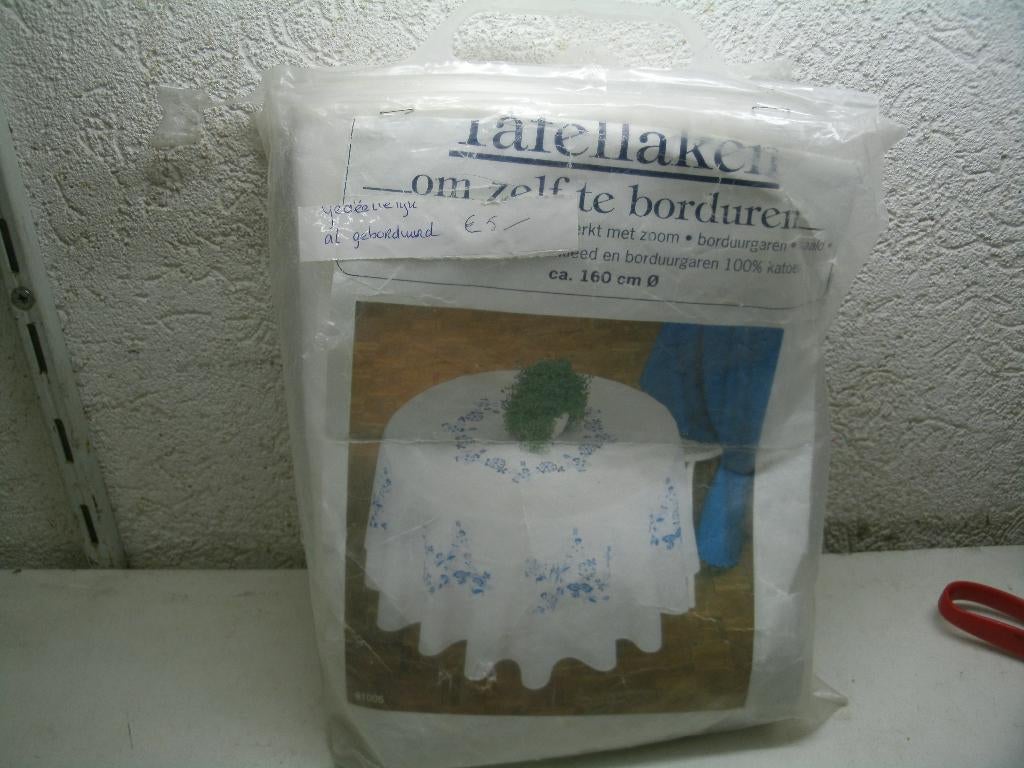 bg 92 tafellaken rond 160 gedeete is klaar 350gr, Ophalen of Verzenden, Patroon
