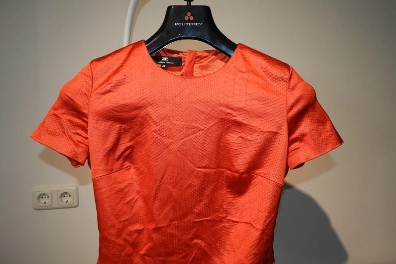 Elisabetta Franchi satijn achtige top warme tint rits hanger, Oranje, Korte mouw, Maat 36 (S), Gedragen