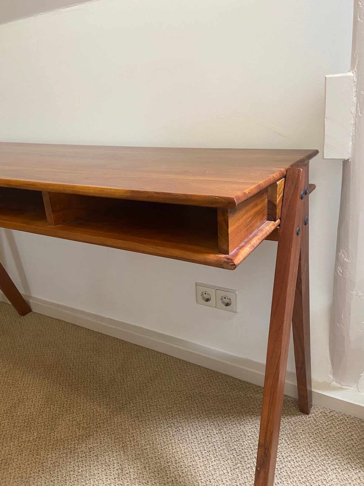 Massief houten bureau/tafel, Teakhout, Ophalen of Verzenden, Zo goed als nieuw, 25 tot 50 cm