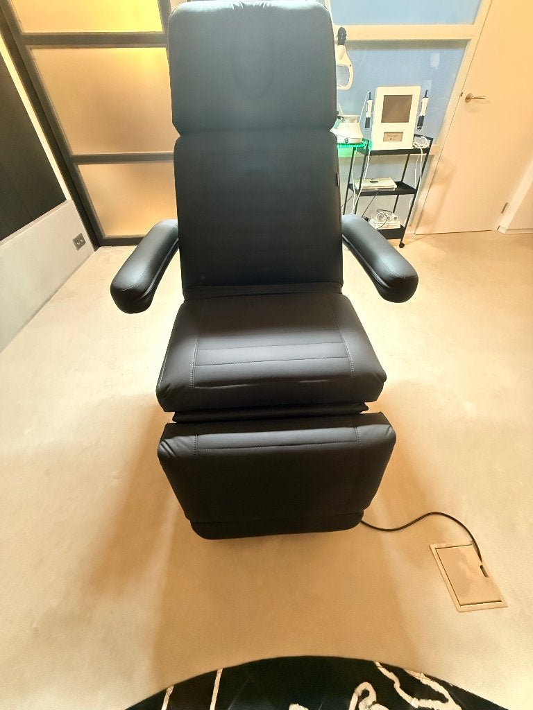 Gharieni Lina Select Alu behandelstoel  met verwarming, Sport en Fitness, Ophalen of Verzenden, Zo goed als nieuw, Massagetafel
