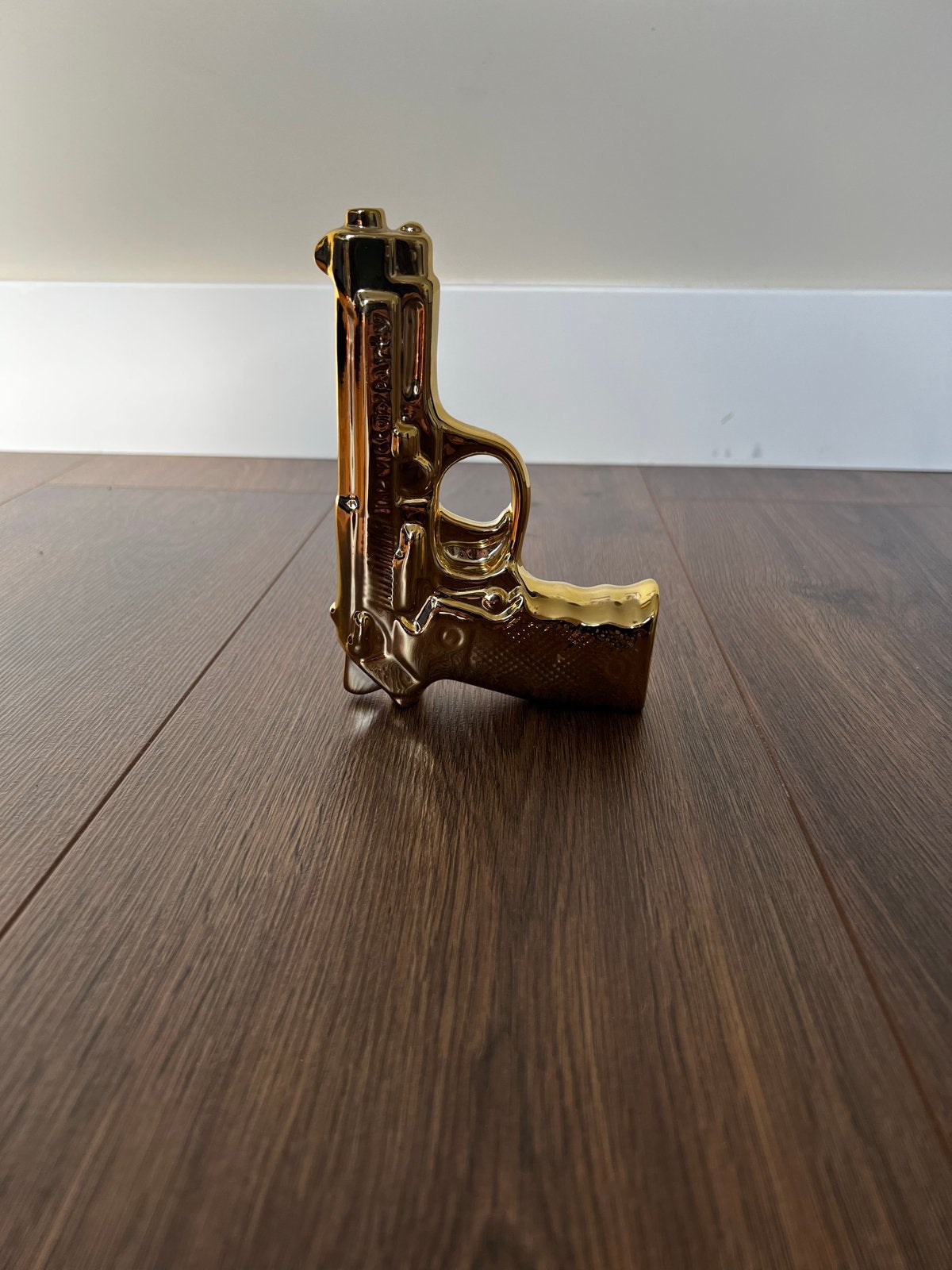 Gouden pistool vaasje - 16cm hoog, 10cm breed, Verzamelen, Ophalen, Zo goed als nieuw