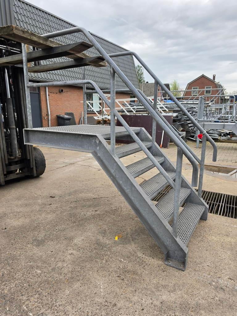 Stalen bordes trap gegal. Hoog1,2mtr nor070, Ophalen, 2 tot 4 meter