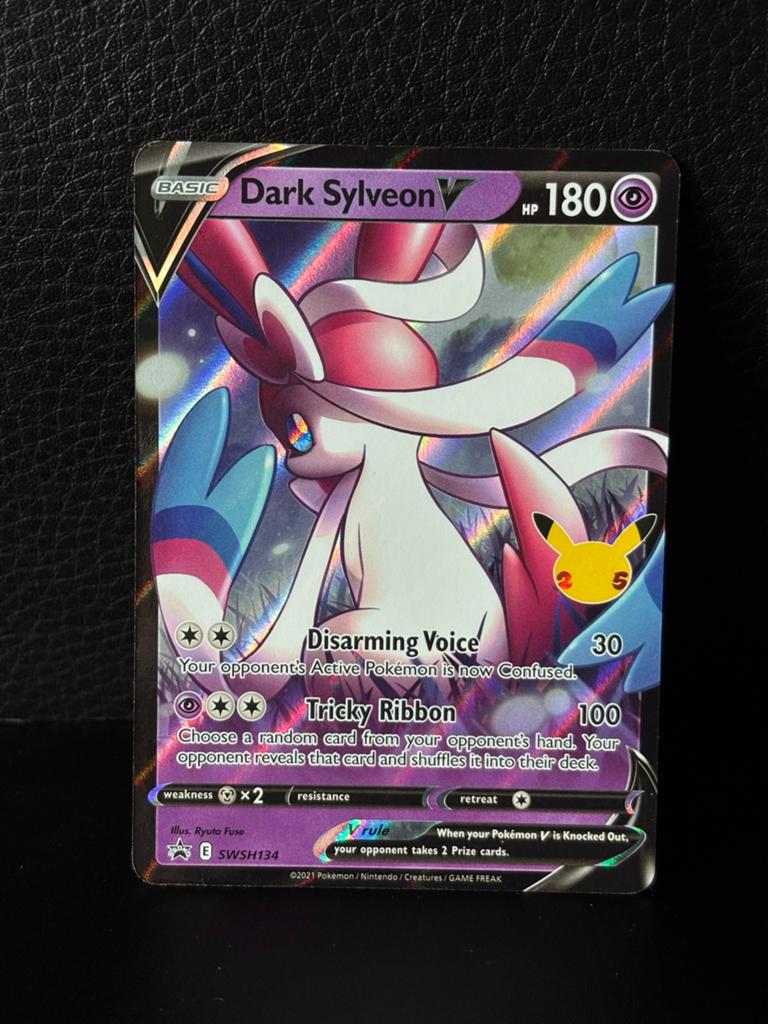 Dark Sylveon V SWSH134 Pokémon Kaart Celebrations, Hobby en Vrije tijd, Verzamelkaartspellen | Pokémon, Ophalen of Verzenden, Zo goed als nieuw