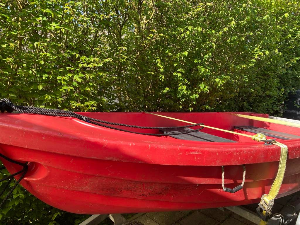 Rode pioner kunststof roeiboot - Ideaal voor recreatie, Watersport en Boten, Ophalen of Verzenden, Zo goed als nieuw