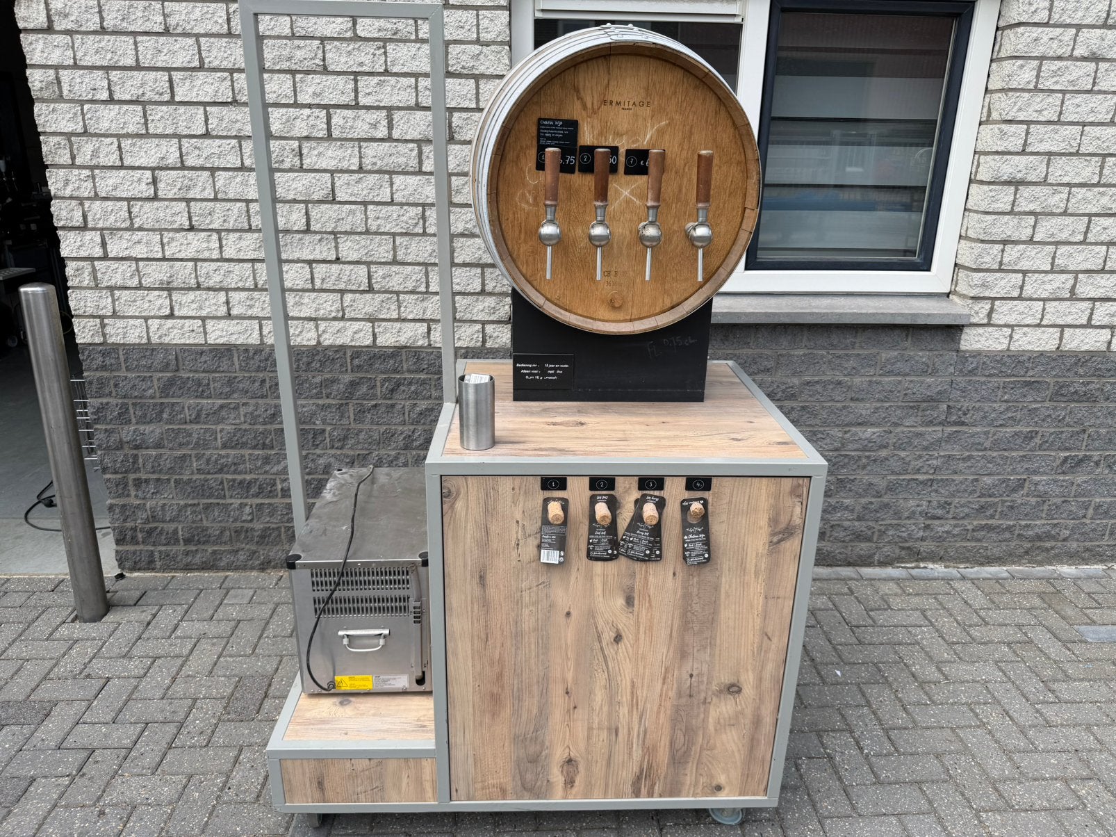 Wijntap met koeling voor winkel of restaurant, Ophalen, Zo goed als nieuw