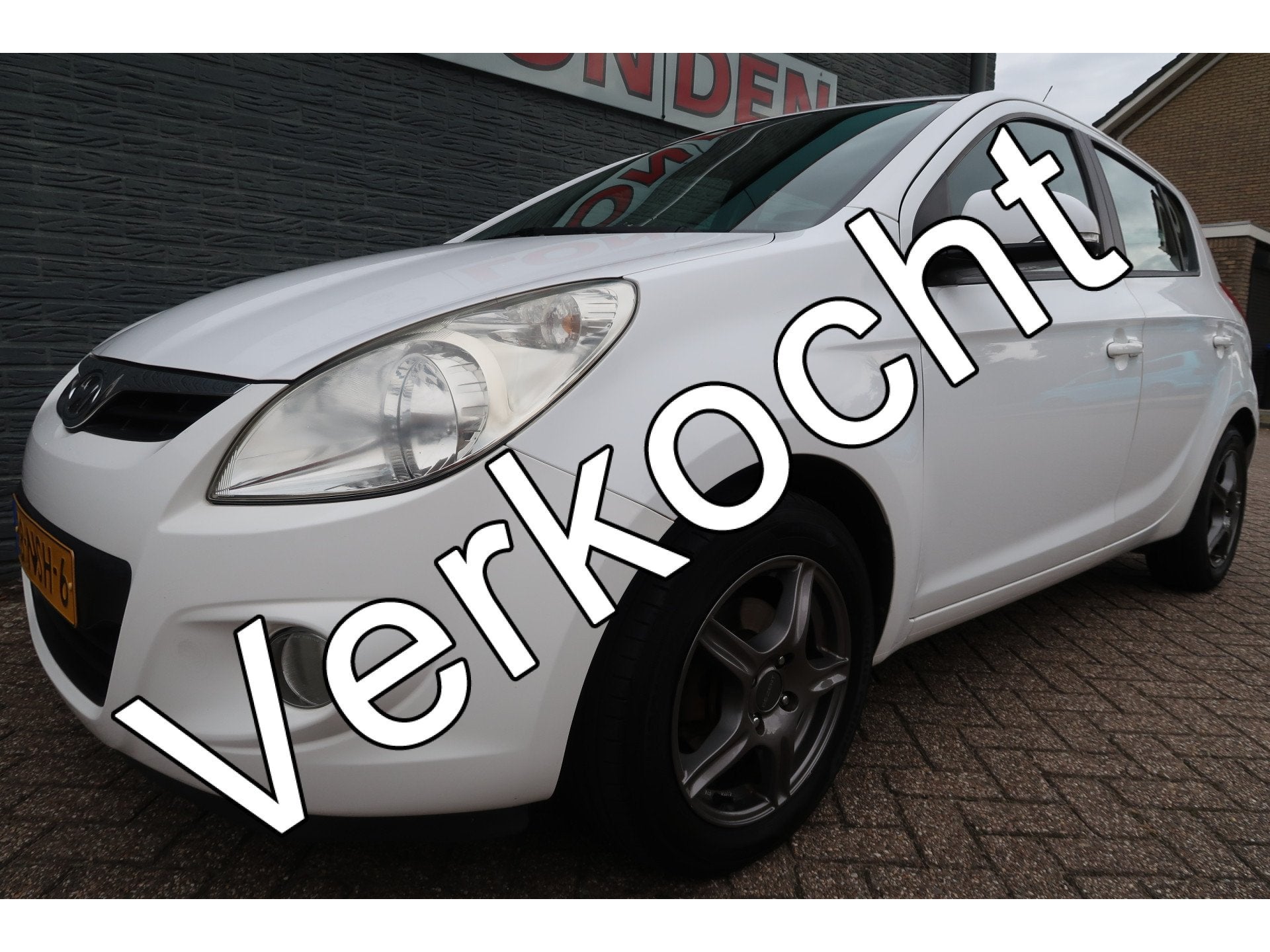 Hyundai i20 1.2i i-Motion Bij ons bedrijf in onderhoud gewee, Auto's, Euro 5, Gebruikt, 4 cilinders, Wit
