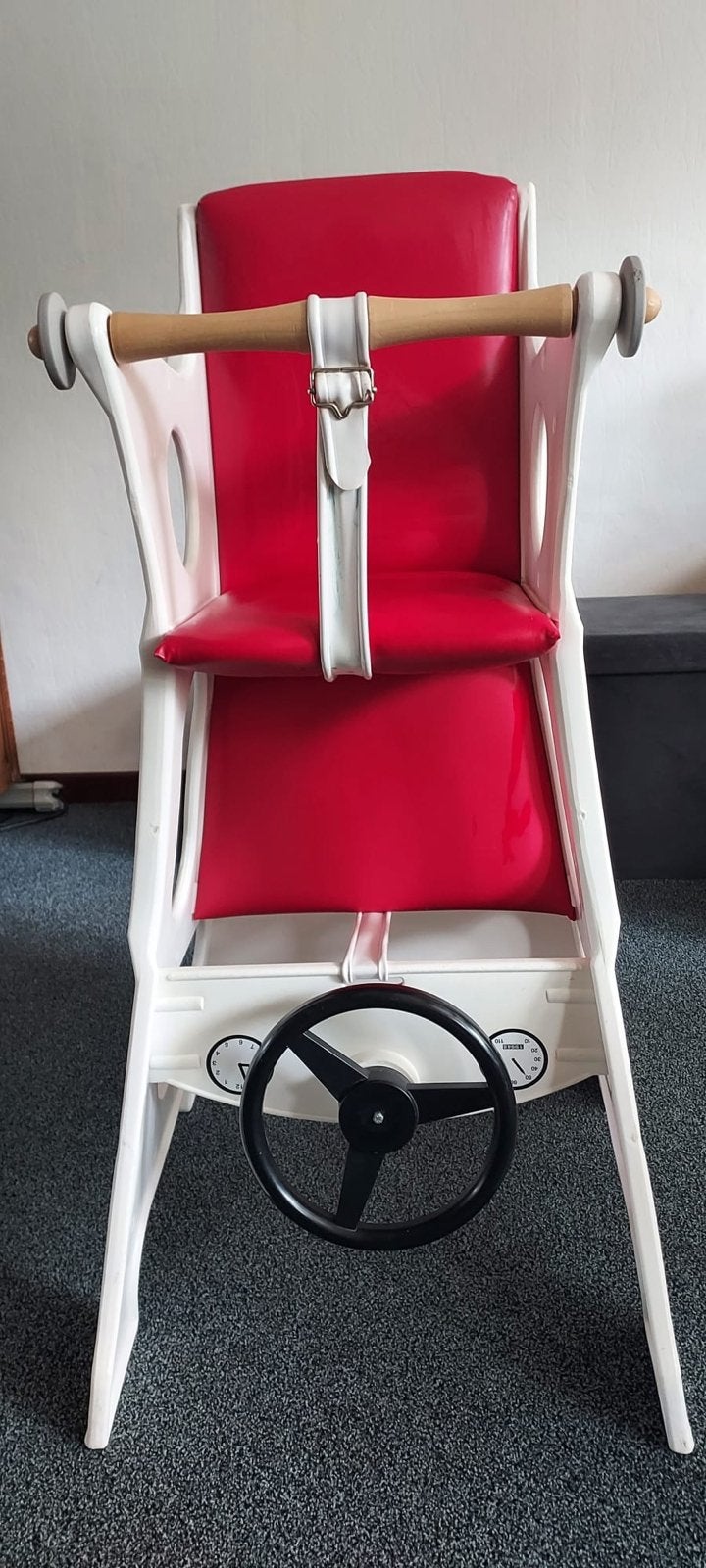Hokus Pokus Kinderstoel - Wit/Rood - Jaren '70 Design, Kinderen en Baby's, Ophalen, Gebruikt, Overige typen, Gordel(s)