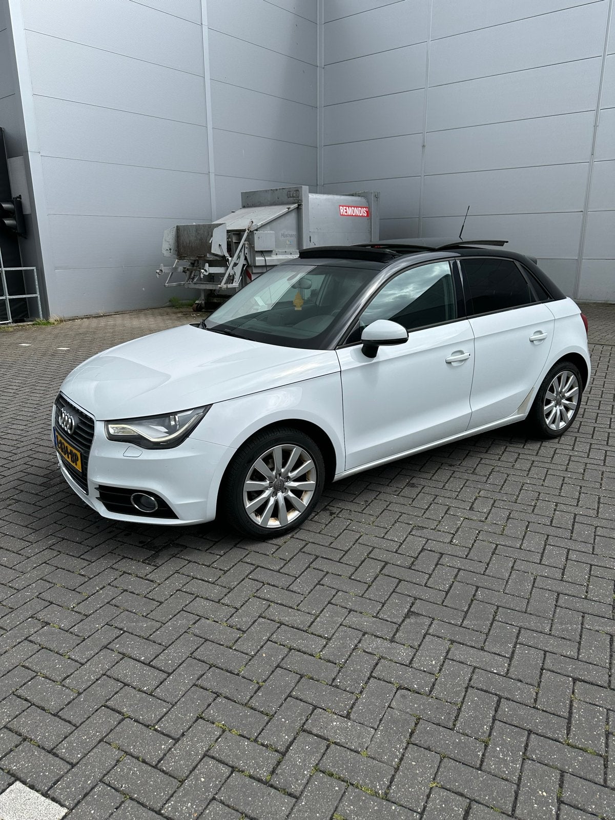 Audi A1 Pro Line S open dak 1.2 Tfsi 63KW 2013  Wit, Auto's, Voorwielaandrijving, 4 cilinders, 4 stoelen, Wit