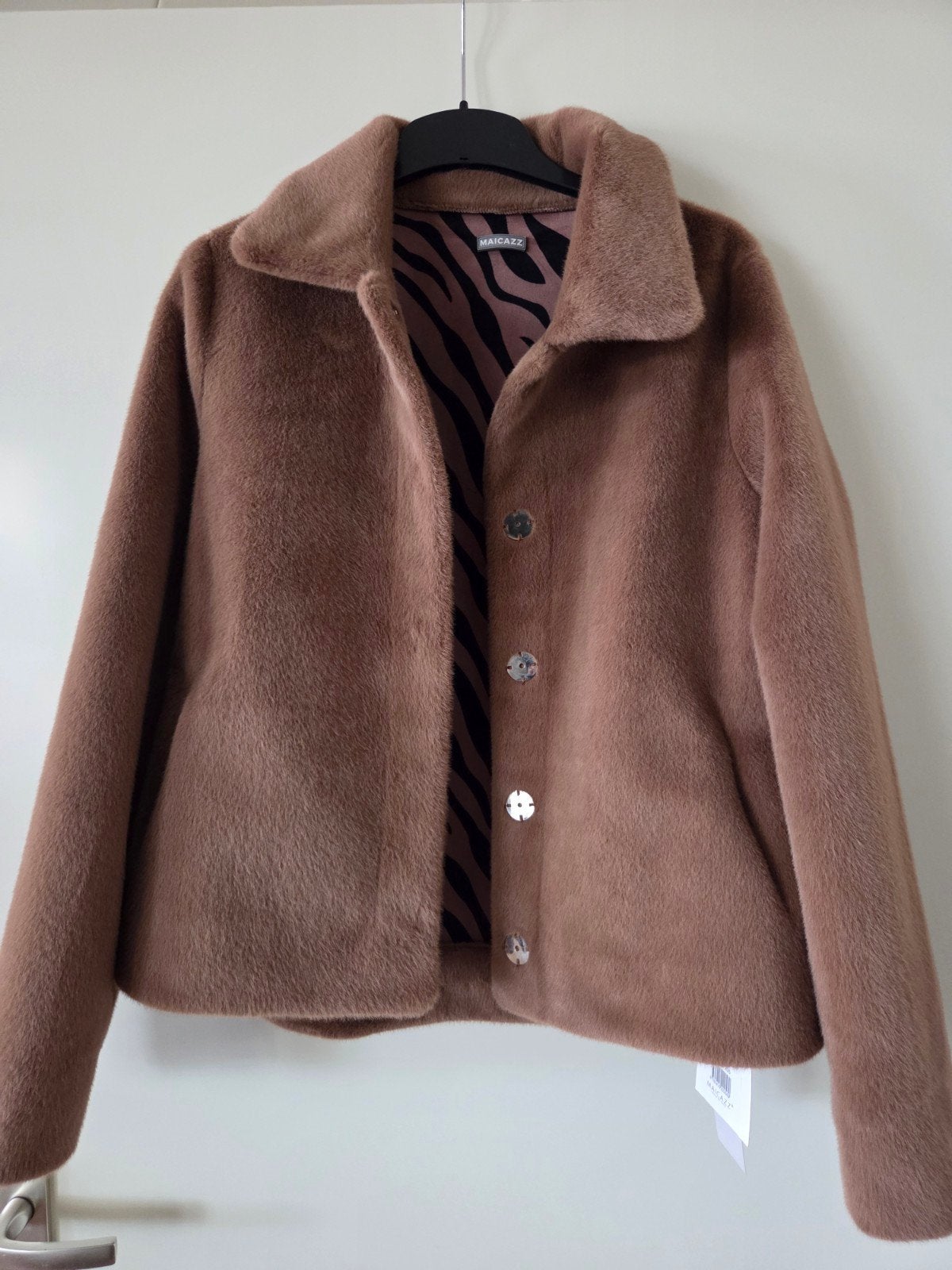 MAICAZZ Bolano Faux Fur Jas Maat 36 Nieuw met kaartjes, Kleding | Dames, Bruin, MAICAZZ, Nieuw, Ophalen of Verzenden