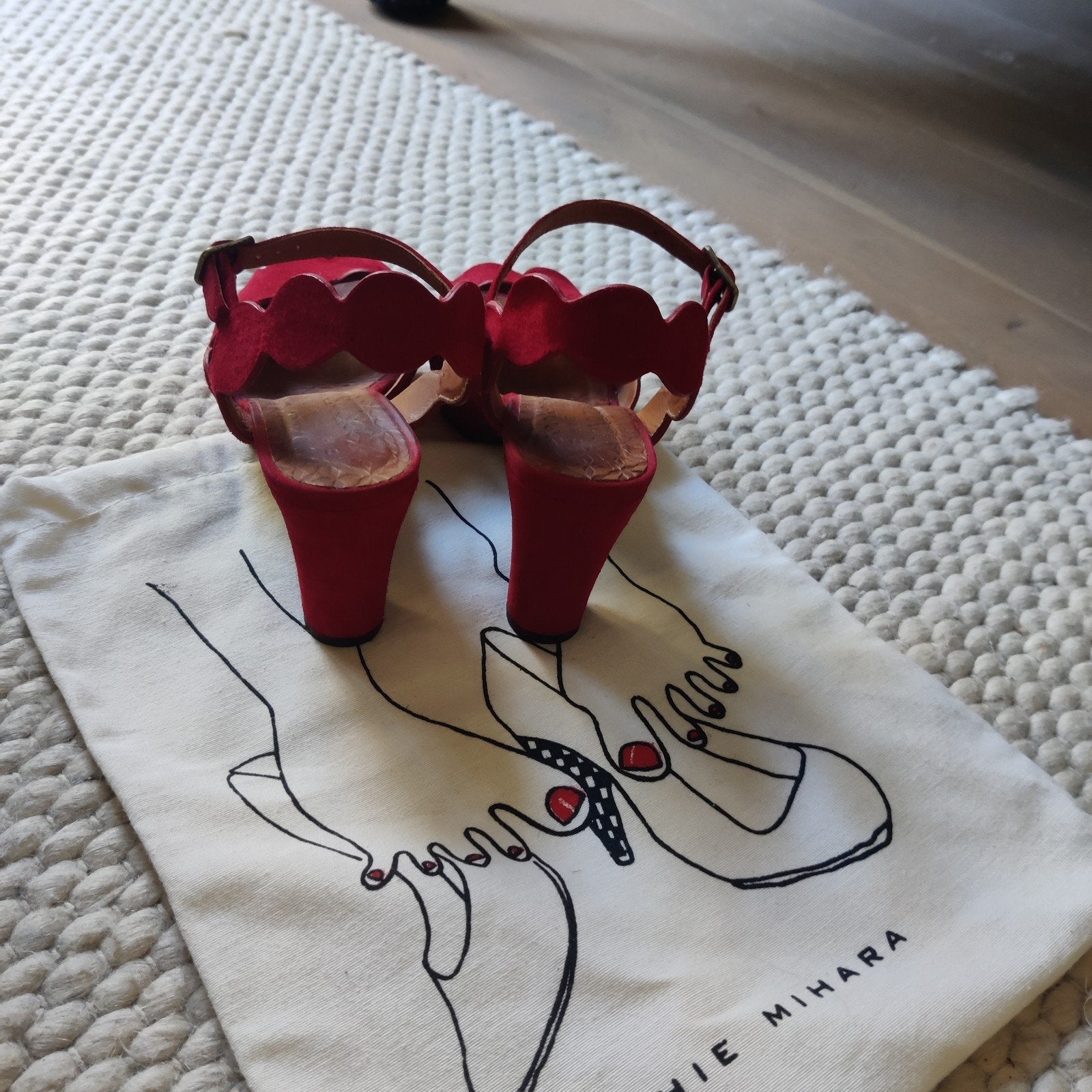 Chie Mihara rode elegante schoenen - Maat 36, Kleding | Dames, Ophalen of Verzenden, Schoenen met hoge hakken, Gedragen, Rood