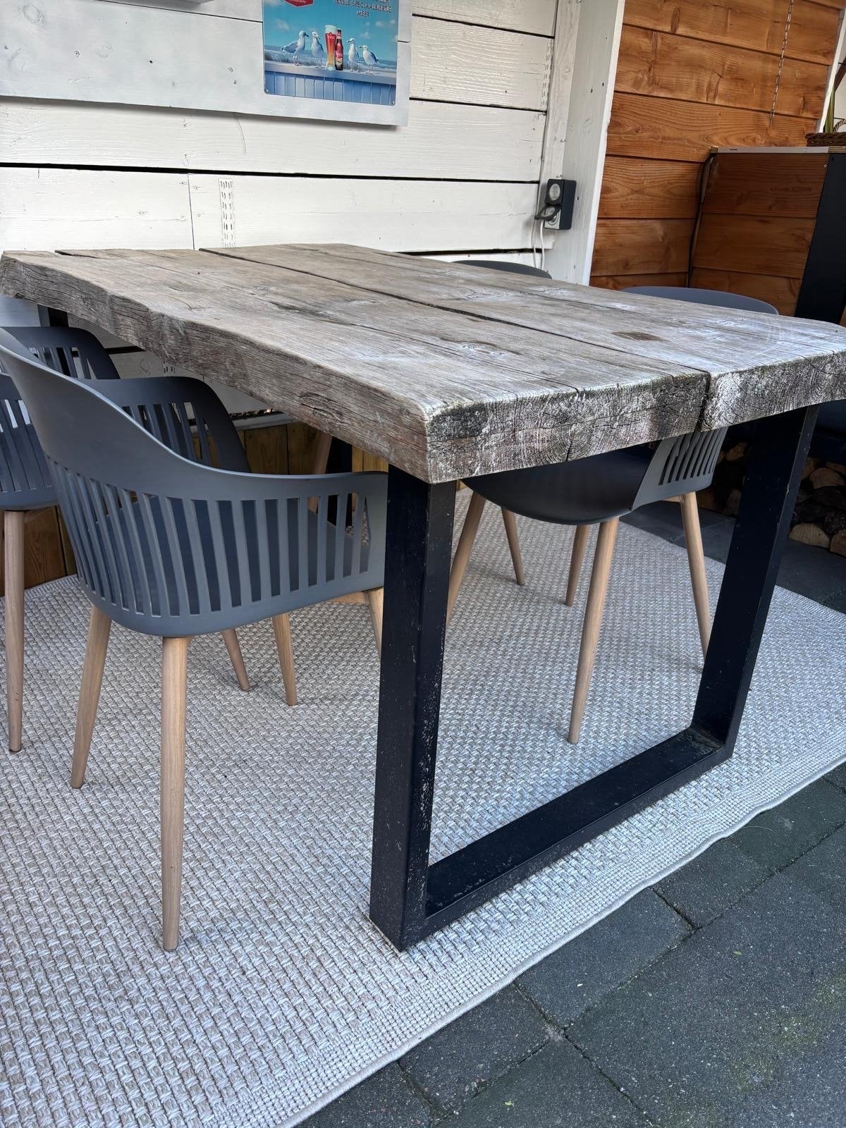 Robuuste houten eettafel met metalen onderstel, Ophalen, Gebruikt, 100 tot 150 cm, 50 tot 100 cm