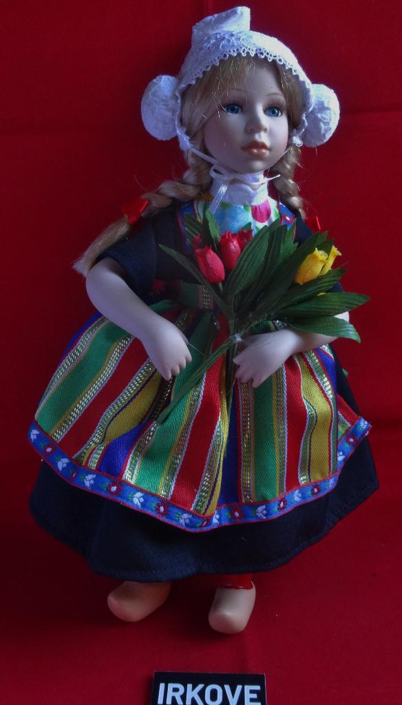 HOLLANDSE BOERIN MET TULPEN * JANUS Merk Pop *, Verzenden, Nieuw, Pop