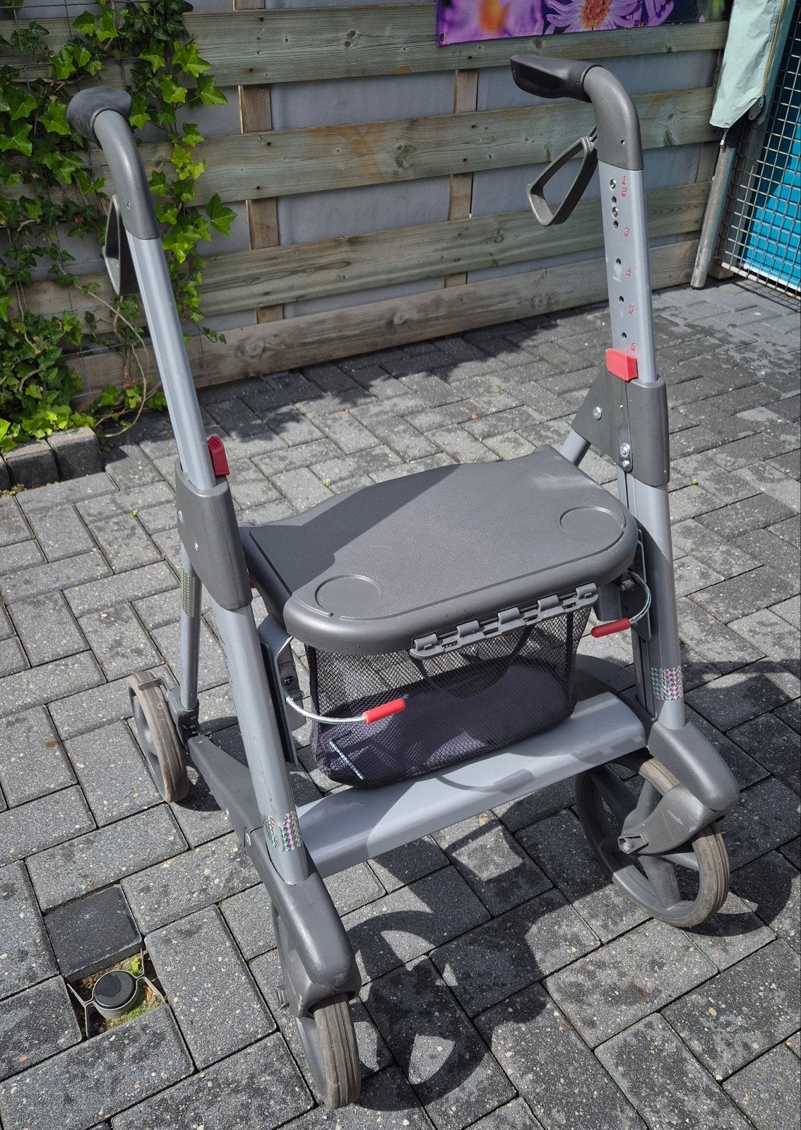 Rollator ANWB izgs lichtgewicht inklapbaar aluminium, Diversen, Rollators, Ophalen, Lichtgewicht