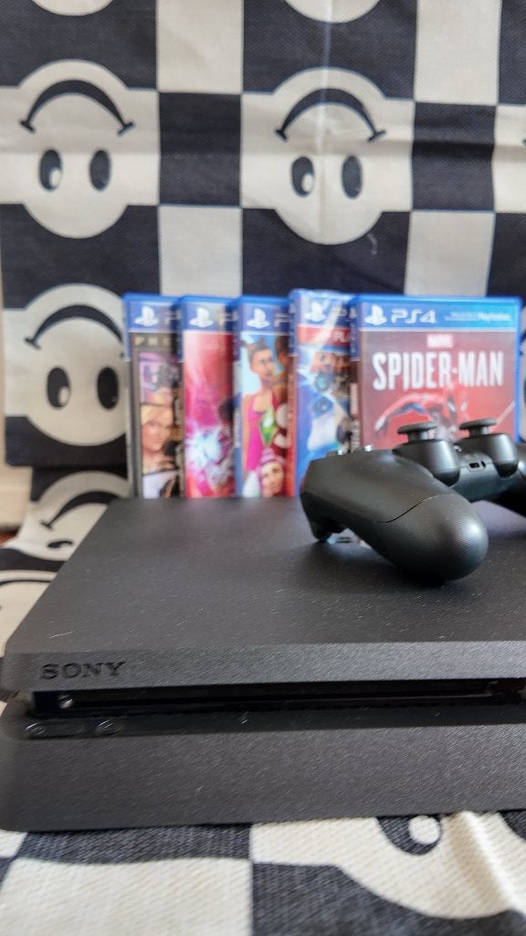 PlayStation 4 Slim 500GB + 5 Games + Controller, 1 speler, Ophalen of Verzenden, Gebruikt, Vanaf 7 jaar