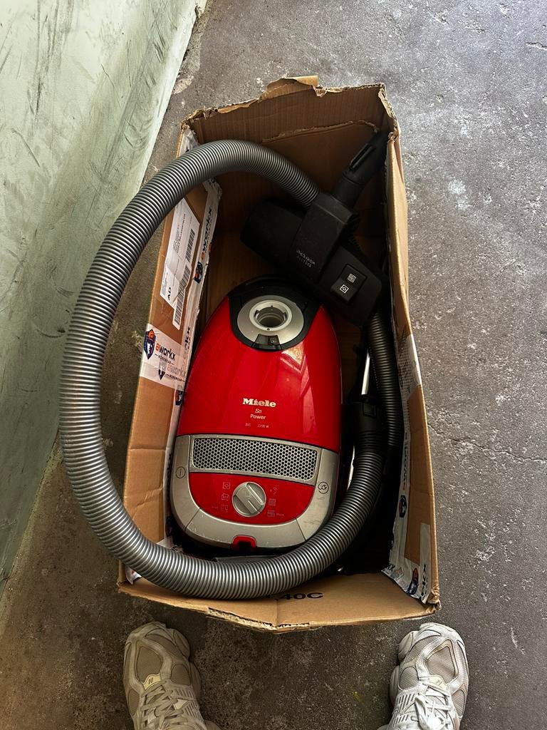 Stofzuiger Miele 2200Watt, Witgoed en Apparatuur, Stofzuigers, Stofzak, Stofzuiger, Ophalen of Verzenden, Zo goed als nieuw