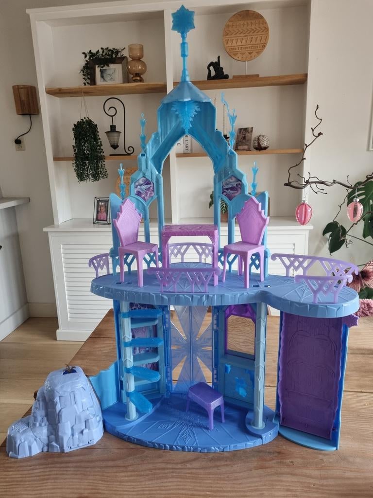 Frozen kasteel met accessoires (zonder poppen), Ophalen, Zo goed als nieuw, Meisje