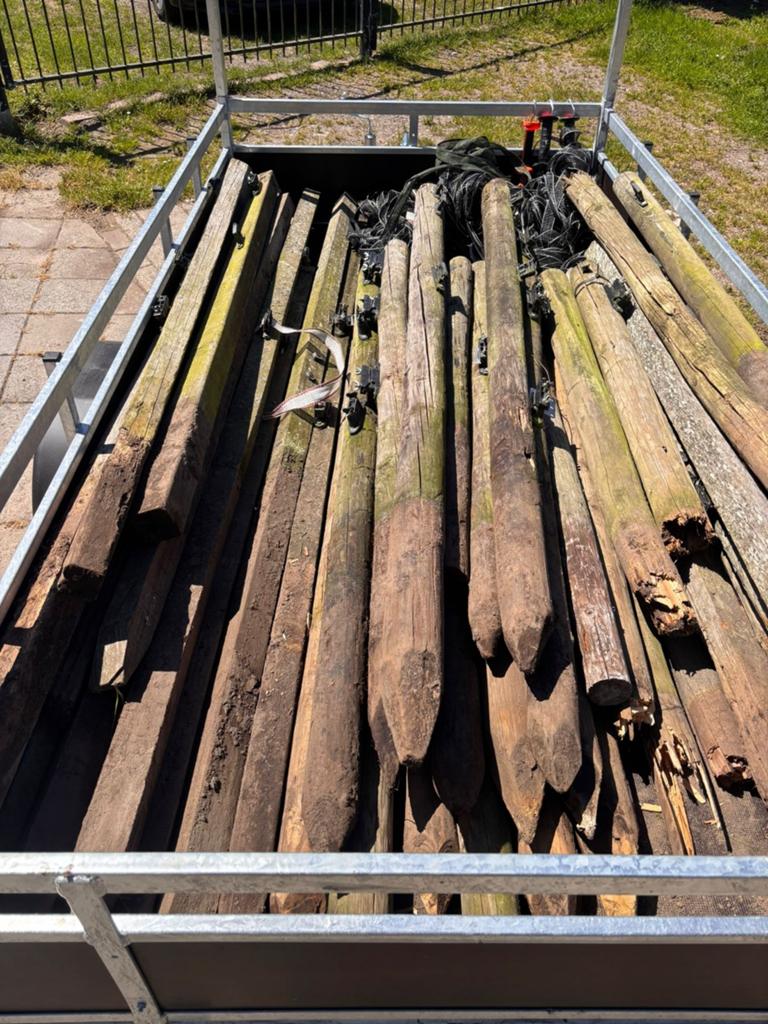Gebruikte houten palen met schriklint voor dieren, Ophalen of Verzenden, Gebruikt, Hout