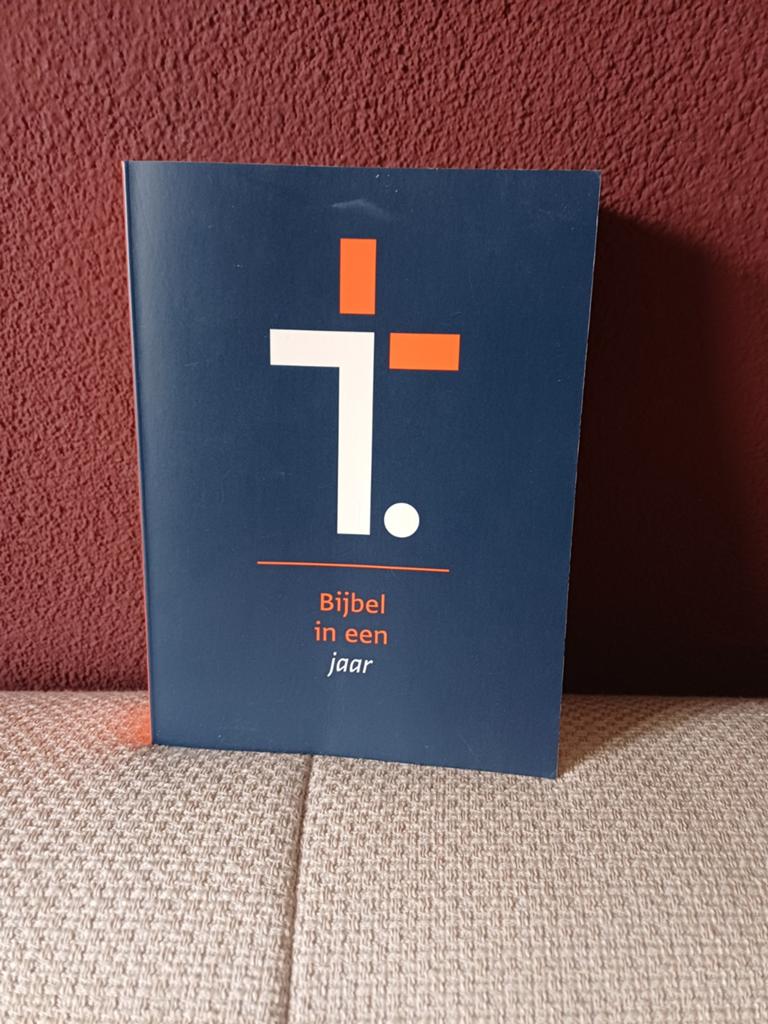 Bijbel in een jaar., Boeken, Ophalen of Verzenden, Zo goed als nieuw