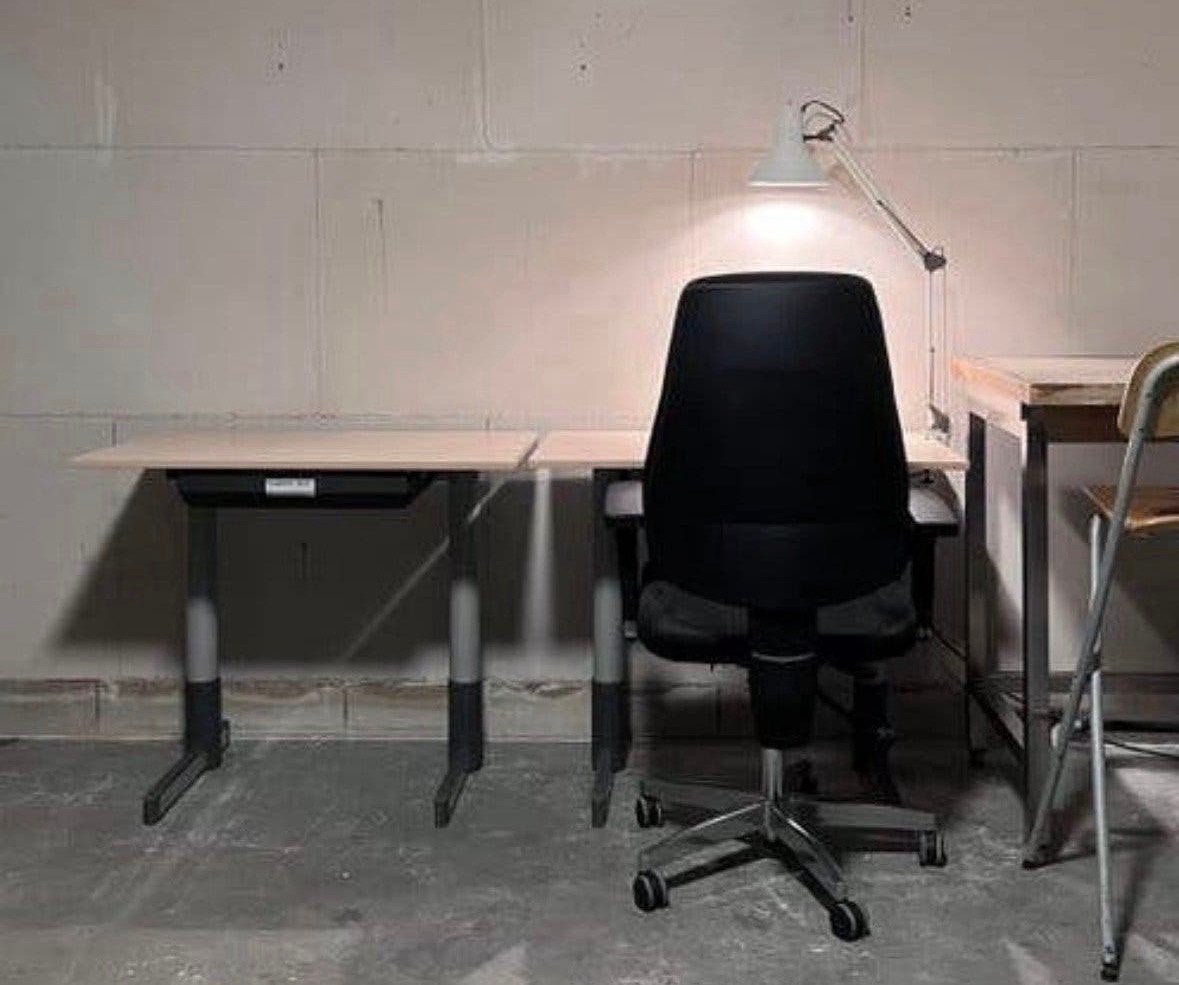 2x Gispen schoolbureautjes. Eentje met een lade., Ophalen, Zo goed als nieuw, Gispen, Schoolbureau